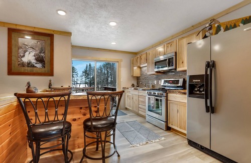 Stone Lake Cabin | Northwoods multiple family size cabin. ATV/UTV, snowmobile trail access and lake