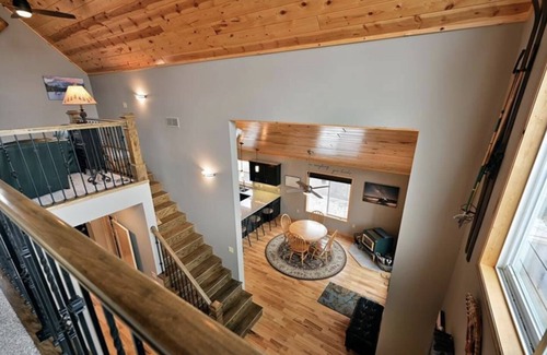 Danbury House | Northwoods Retreat- UTV/Snowmobilers paradise! Enjoy Voyager Village amenities!