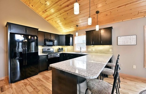 Danbury House | Northwoods Retreat- UTV/Snowmobilers paradise! Enjoy Voyager Village amenities!