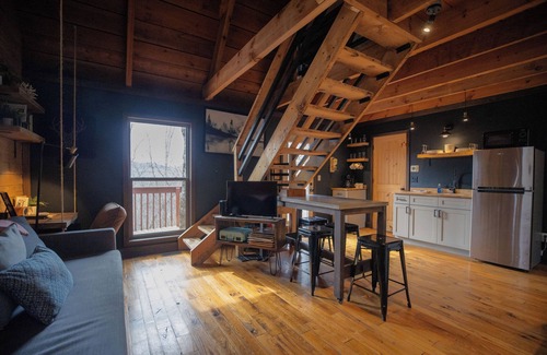 Stanton Cabin | Norwegian Wood: A Comfy Cabin, Close to Everything