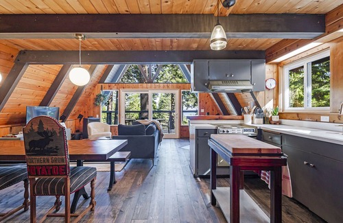 Lake Almanor Country Club Cabin | Nostalgic A-Frame Family-Friendly w/Lake & Forest Views