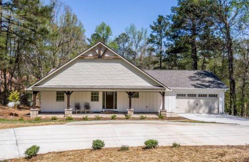 Eatonton House | Nostalgic Fun-Lakehouse- Arcade
