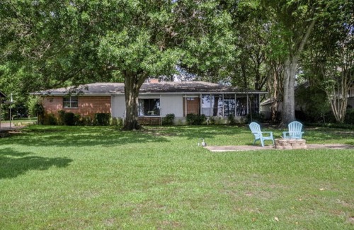 Gun Barrel City House | Nostalgic sea holiday