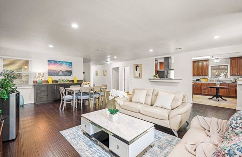Arcadia House | Not affected by the fire/Spacious Retreat w/Large Kitchen & Outdoor Patio