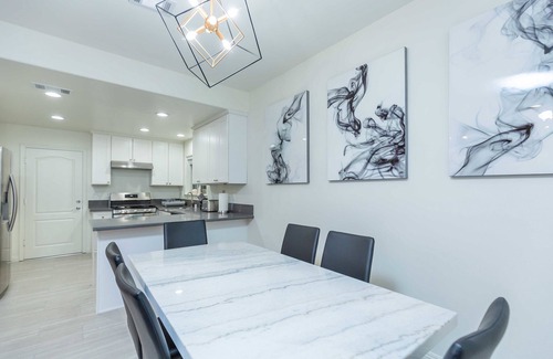 East Pasadena House | Not Affected by the Fire/elegant Pasadena Retreat Prime Comfort Awaits