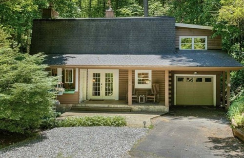 Maggie Valley House | Not damaged by Helene. Close to town, hot tub, motorcycle friendly