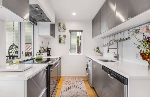 Pittsburgh House | Not so tiny house with full kitchen & patio swing
