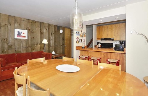 Stowe Area Condo | Notchbrook 2AB Condo - 3 miles to Ski Mountain!
