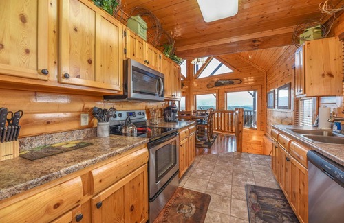 Sevierville Cabin | Nothin But Views, Free Wifi, game room, Legacy Mountain Resort, 180 degree view