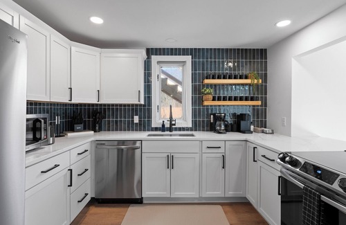 South Bend House | Notre Dame Haus: Pool, Game room & 5 min to campus