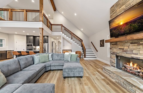 Blairsville House | Nottely Retreat - Lakefront | Hot Tub | Game Room