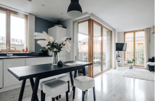 Notting Dale Apartment | Notting Hill 2-Bed Apt with Balcony 1 min to Tube