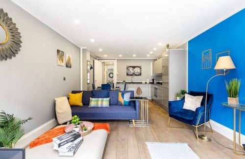Kensal Green Apartment | Notting Hill Canal view balcony