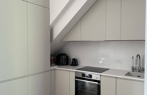 Golborne Apartment | Notting Hill Designer Modern and Bright 1-bed flat