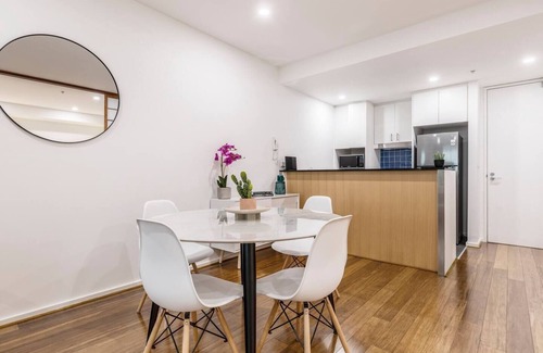 Port Melbourne Apartment | Nottville Poolside Coastal Cosmopolitan off Bay St
