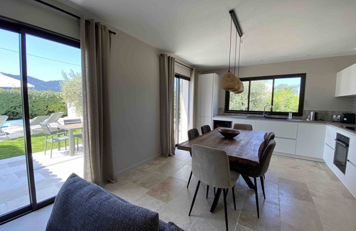 Gemenos House | "nouveau" Jolie Maison Neuve Jardin Clos et Piscine Privés 6 Personnes