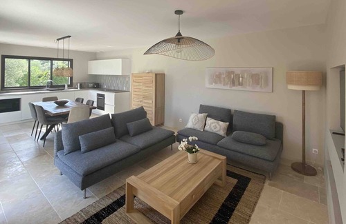 Gemenos House | "nouveau" Jolie Maison Neuve Jardin Clos et Piscine Privés 6 Personnes