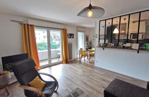 Quai de la Fosse Apartment | Nouveau - Le Colibri