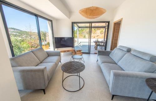 Molini Villa | NOUVEAU ! Maison de standing avec piscine et climatisation entre mer et montagnes