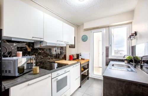 Mulhouse Apartment | Nouveau, Vue incroyable, terrasse & confort