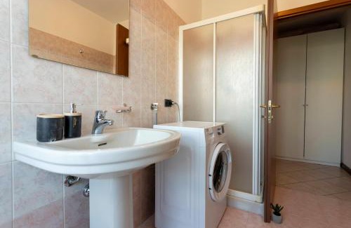 Novara Apartment | Novara Smart Stay - Station, AC & 2Gb s Wi-Fi