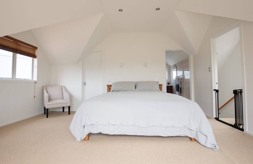 Omaha House | Now available for Anniversary and Waitangi long weekends!!!