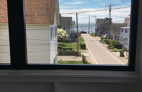 Westbrook Center Cottage | Now has TV + linens - Relaxing 4-bedroom cottage in Westbrook, CT at West Beach