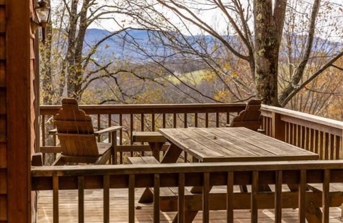 Davis House | NP75-Panoramic View! Hot tub!