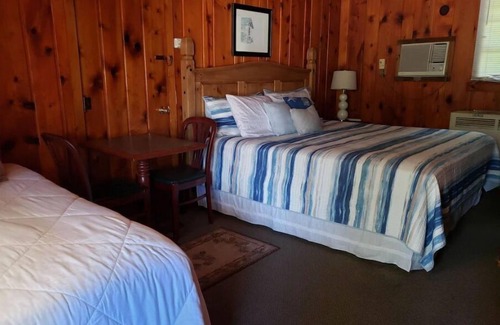 Gaylord Hotel | nPine Cone Inn - Room M7 Otsego Lake with beach access & State park