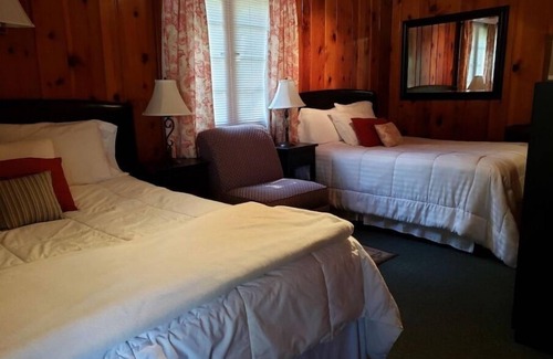 Gaylord Hotel | nPine Cone Inn - Room M7 Otsego Lake with beach access & State park