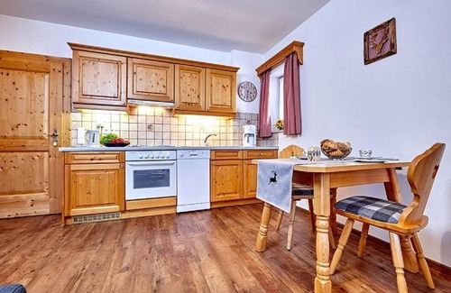 Wallgau Apartment | "Nr. 1" apartment, 1 bedroom, shower, WC - Anneliese, guest house