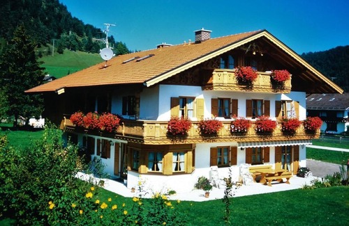 Wallgau Apartment | "Nr. 1" apartment, 1 bedroom, shower, WC - Anneliese, guest house