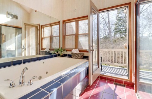 East Stroudsburg House | Nslope343 · Cozy Poconos Retreat
