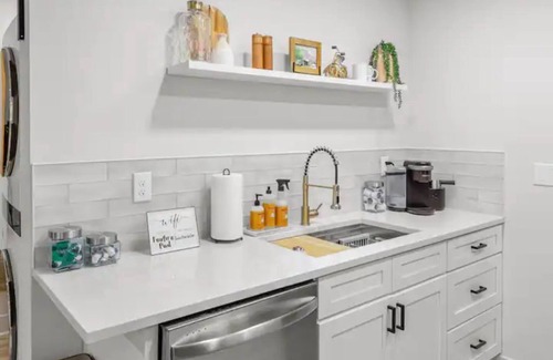 Bentonville Apartment | nThe Biker Bunker- Hot Tub - Next to MTB & Close to Downtown Bentonville
