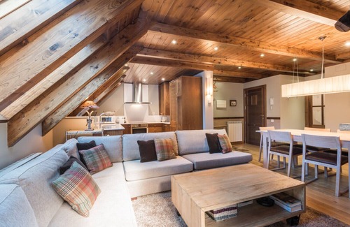 Baqueira Apartment | Nuevo Artic by Totiaran