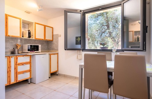 San Michele Salentino House | Null 'Mandorlo' with Shared Pool, Wi-Fi and Air Conditioning