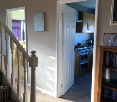 Winestead House | Number One - Fully Equipped Self Catering Four Bedroom House next to Dunedin, 15 mins to Spurn, 20 mins to Saltend, 12 mins to Easington