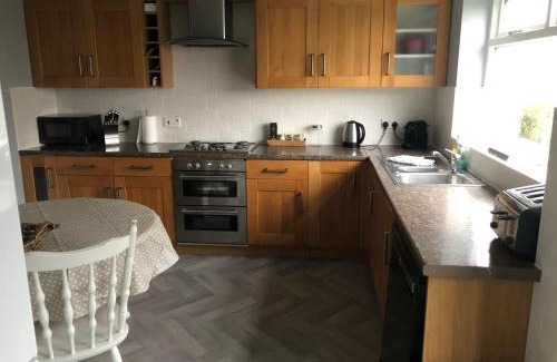 Winestead House | Number One - Fully Equipped Self Catering Four Bedroom House next to Dunedin, 15 mins to Spurn, 20 mins to Saltend, 12 mins to Easington