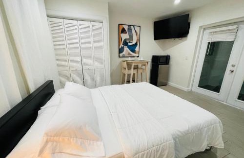 West Perrine Apartment | Nuvole Guest Suite