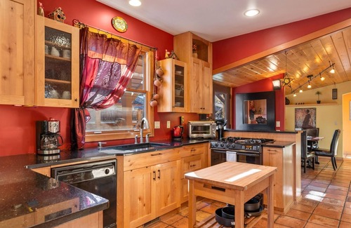 River West House | NW Federal | 2 Bed, 2 Bath