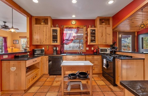 River West House | NW Federal | 2 Bed, 2 Bath