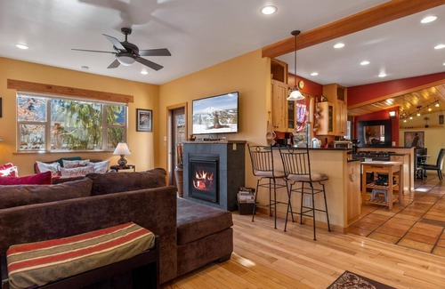 River West House | NW Federal | 2 Bed, 2 Bath