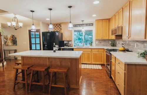 Carlton House | NW Getaway, 3 bedroom, 2.5 BA in wine country