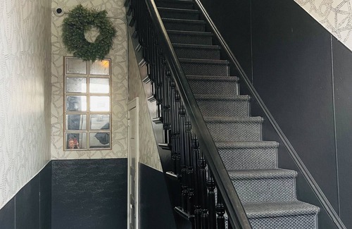 Schuylerville Apartment | NY Private Rm w Daybed, Coworking Lobby Business Traveler Easy Parking, Balcony