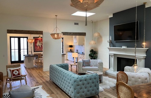 High Point Apartment | NY STYLE TOWNHOME WITH THE FEEL OF A 5-STAR HOTEL. DOWNTOWN H PT. MARKET CENTER