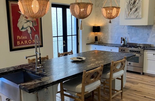 High Point Apartment | NY STYLE TOWNHOME WITH THE FEEL OF A 5-STAR HOTEL. DOWNTOWN H PT. MARKET CENTER