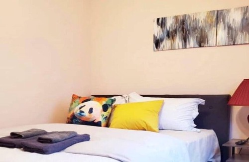 East New York Apartment | NYC 3-Bedroom apartment minutes from JFK w/wifi