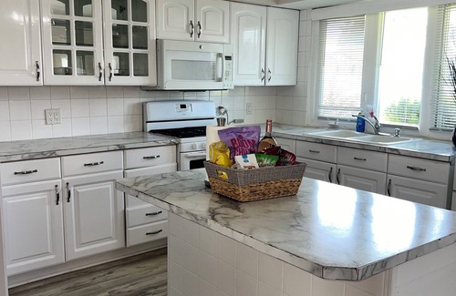 Carteret Apartment | NYC Hideaway: Early Check-In, Free Parking, Fast WiFi, Airport 20 mins