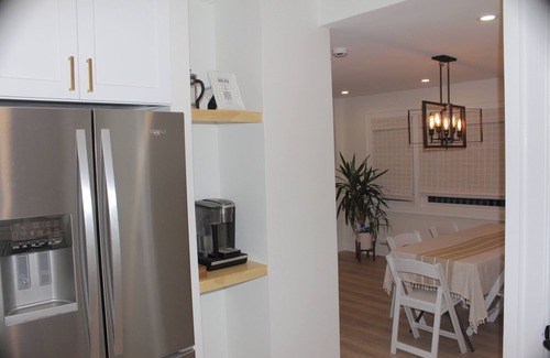 New Rochelle Apartment | NYC NewRo Escape 3 Bdrm walk to train w/parking WiFi, AC