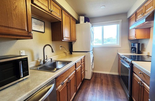Newport House | Nye Beach, Restaurants, Shop! Walk to the Beach!